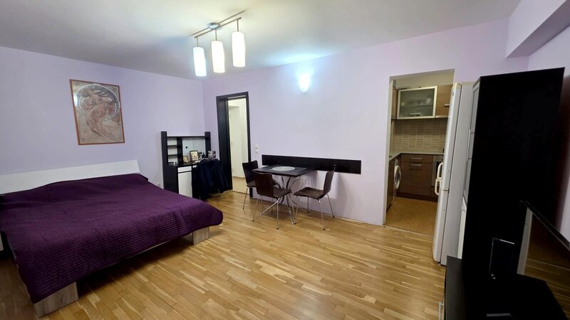 Obor, metrou, zona Avrig, garsoniera mobilata, etaj 5, bloc anvelopat.