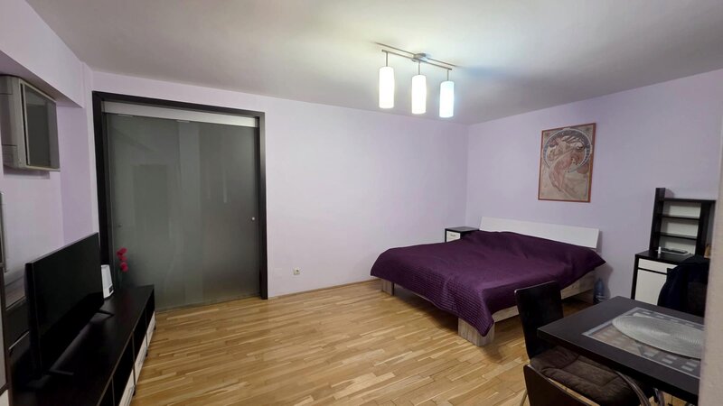 Obor, metrou, zona Avrig, garsoniera mobilata, etaj 5, bloc anvelopat.