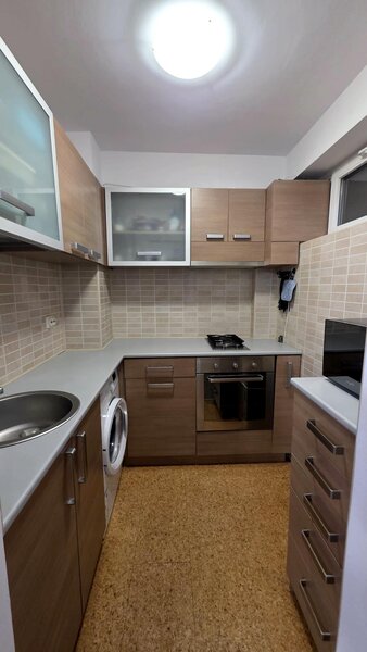 Obor, metrou, zona Avrig, garsoniera mobilata, etaj 5, bloc anvelopat.