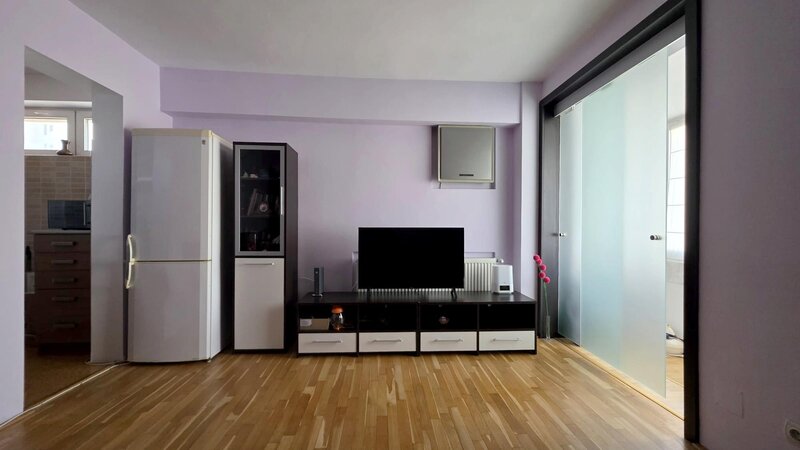 Obor, metrou, zona Avrig, garsoniera mobilata, etaj 5, bloc anvelopat.