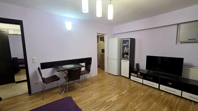 Obor, metrou, zona Avrig, garsoniera mobilata, etaj 5, bloc anvelopat.