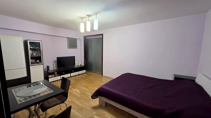 Obor, metrou, zona Avrig, garsoniera mobilata, etaj 5, bloc anvelopat.