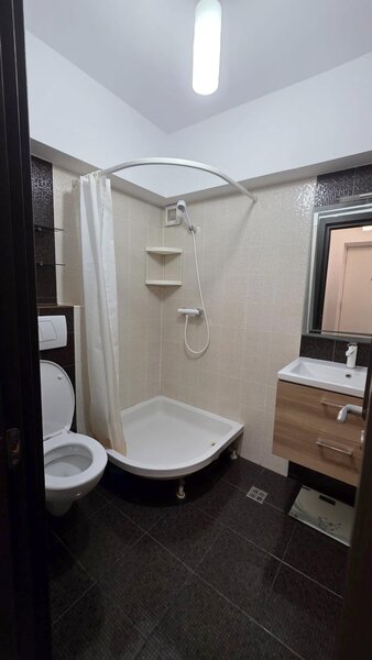 Obor, metrou, zona Avrig, garsoniera mobilata, etaj 5, bloc anvelopat.